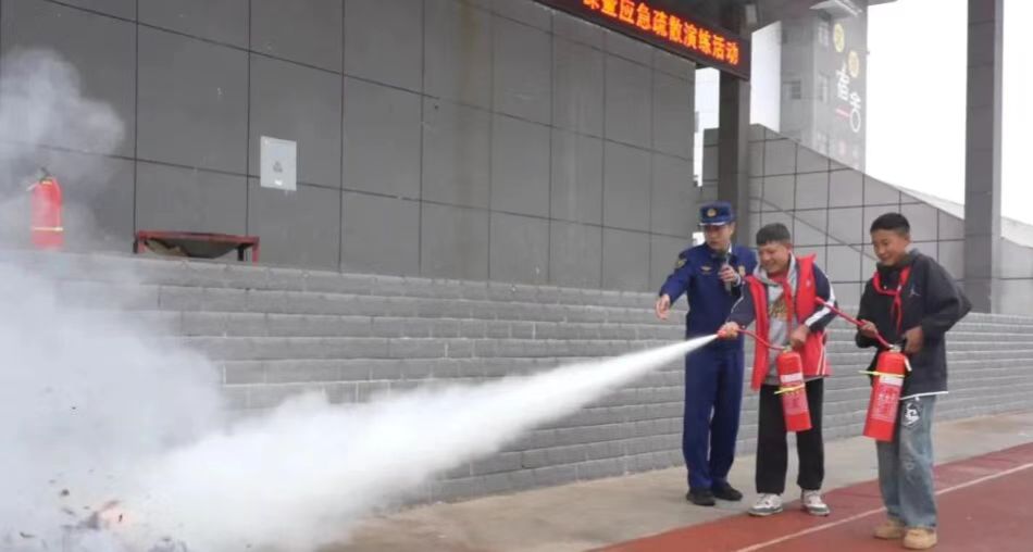 四川省凉山州布拖县：消防安全开学第一课·筑牢校园安全防线
