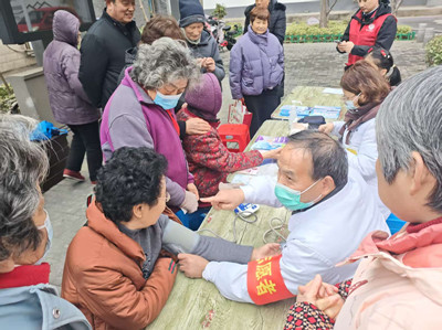 江苏省镇江市京口区健康路街道梦溪社区 开展“雷锋精神伴我行，义诊服务暖人心”活动