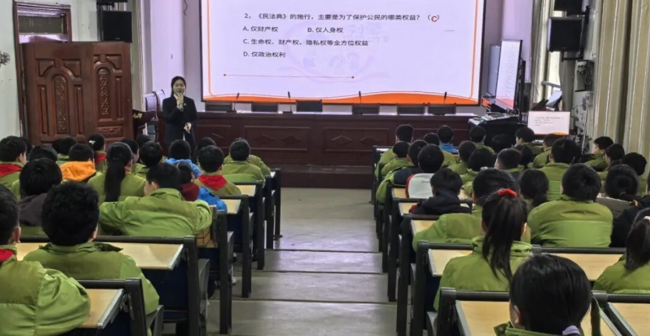 江西省抚州市崇仁县：开学第一课 法治进校园