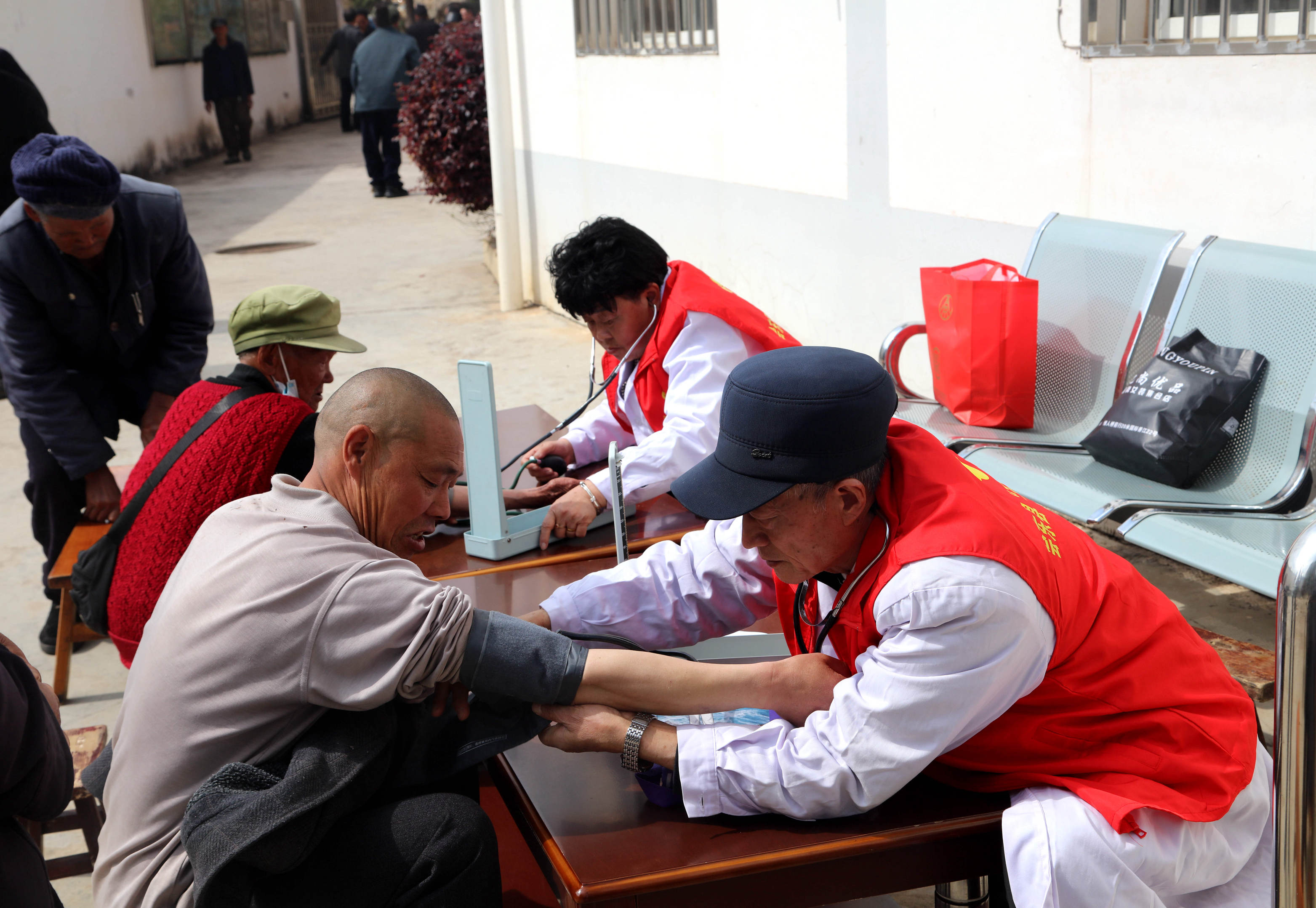 四川省凉山州会东县2026年“学雷锋活动月”正式启动