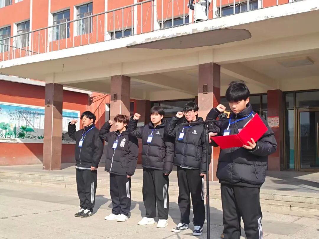 辽宁省锦州市凌海市职教中心关工委开展“学雷锋精神 效金城龙榜样”建文明校园活动