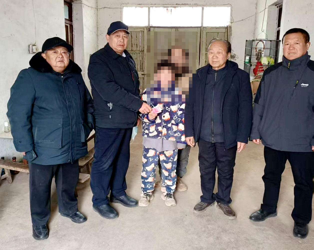 安徽省宿州市灵璧县渔沟镇老教师关爱团走访慰困境儿童