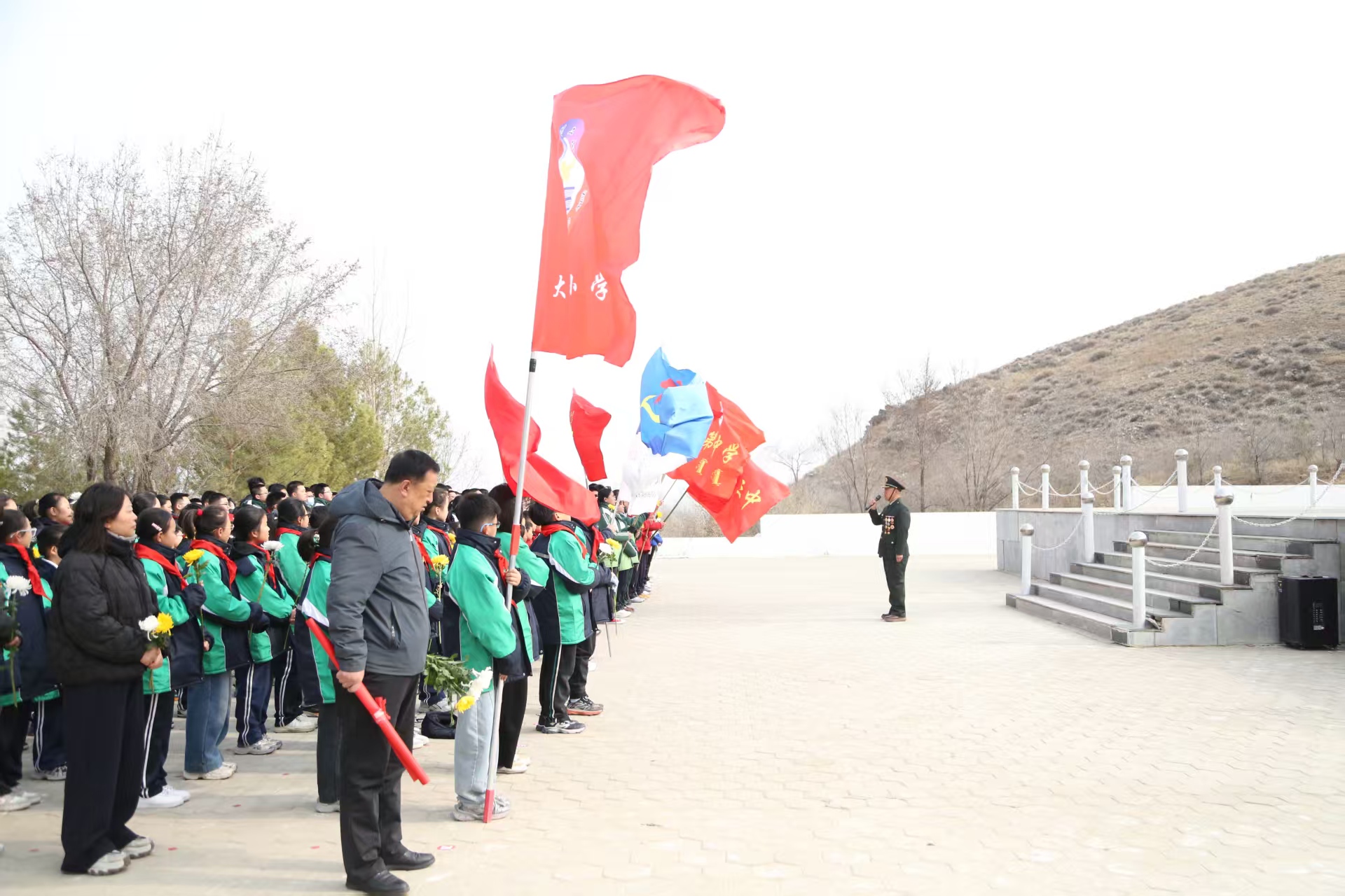 缅怀革命忠魂 传承红色薪火——内蒙古自治区赤峰市巴林右旗举办“追寻·2026·清明祭英烈”主题活动