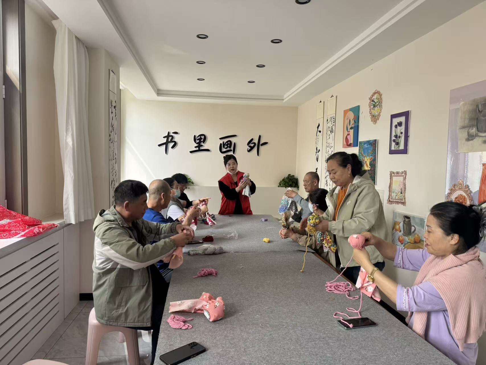 艾香寄清明 巧手制安康——内蒙古自治区赤峰市元宝山区西城街道新景四季东社区关工委开展手工制作活动