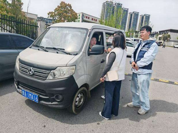 筑牢安全防线 守护幼苗成长——贵州省贵阳市乌当区新光路街道关工委开展校园周边交通安全专项排查宣传活动