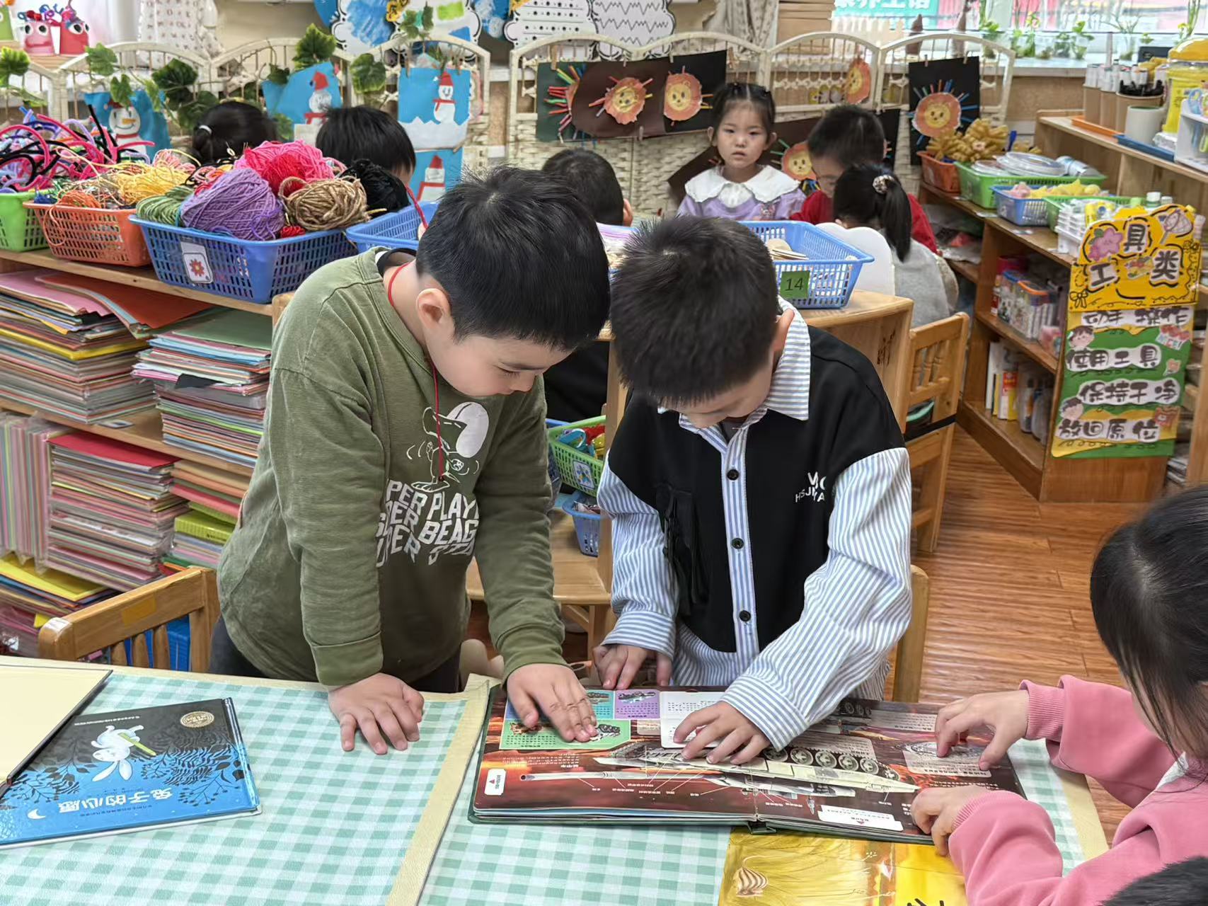 黑龙江省牡丹江市教育第六幼儿园关工委 “书香润童心 阅读伴成长” 开展读书月系列活动之图书漂流
