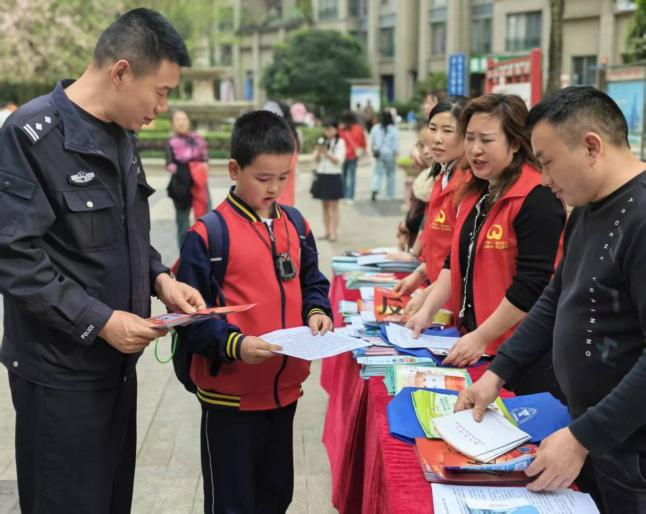 贵州省贵阳市乌当区龙广路街道关工委： 多方联动聚合力 平安护航助成长