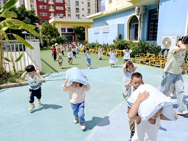 筑牢安全防线，守护幼儿午眠时光——四川省凉山州宁南县机关幼儿园关工委开展午间地震演练