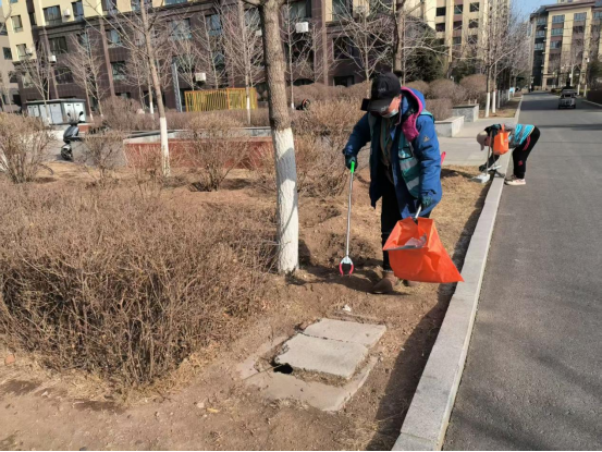焕新家园颜值 共绘和美画卷——内蒙古自治区赤峰市元宝山区西城街道新景四季东社区关工委开展环境整治活动