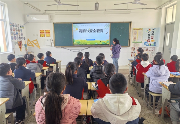 江苏省徐州市铜山区刘集镇东风幼儿园关工委开展清明节假期安全教育活动
