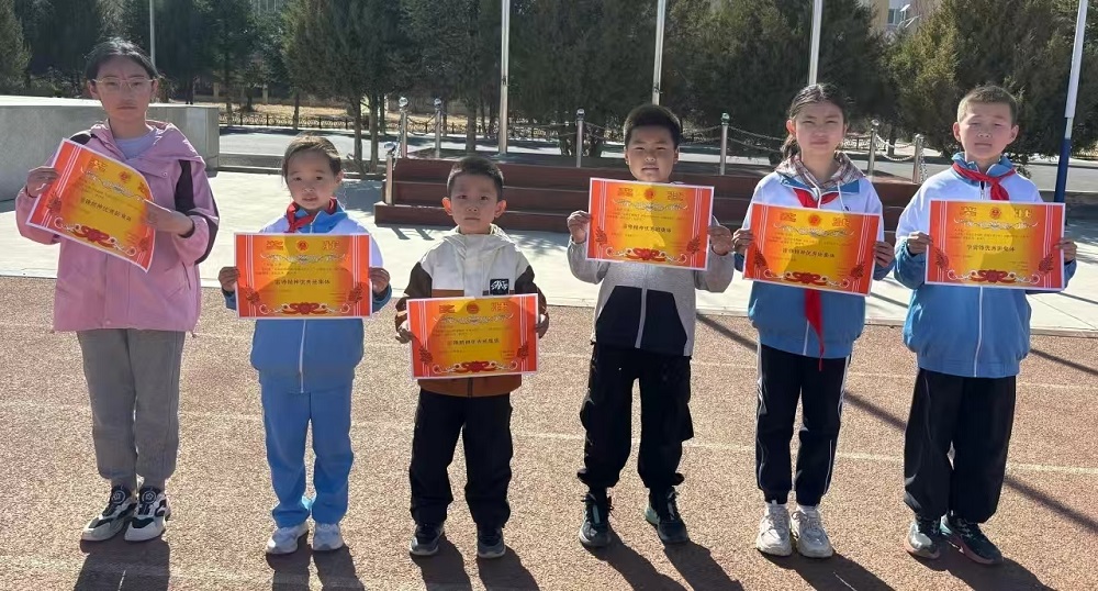 学雷锋 践行动——内蒙古自治区赤峰市翁牛特旗宝日浩特小学关工委“雷锋月”活动效果好