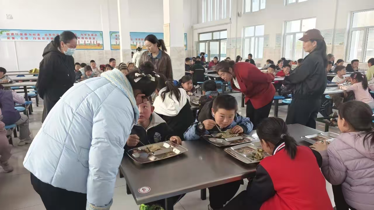 家校同行 共见成长——内蒙古自治区赤峰市翁牛特旗阿什罕中心小学关工委开展家长开放日活动