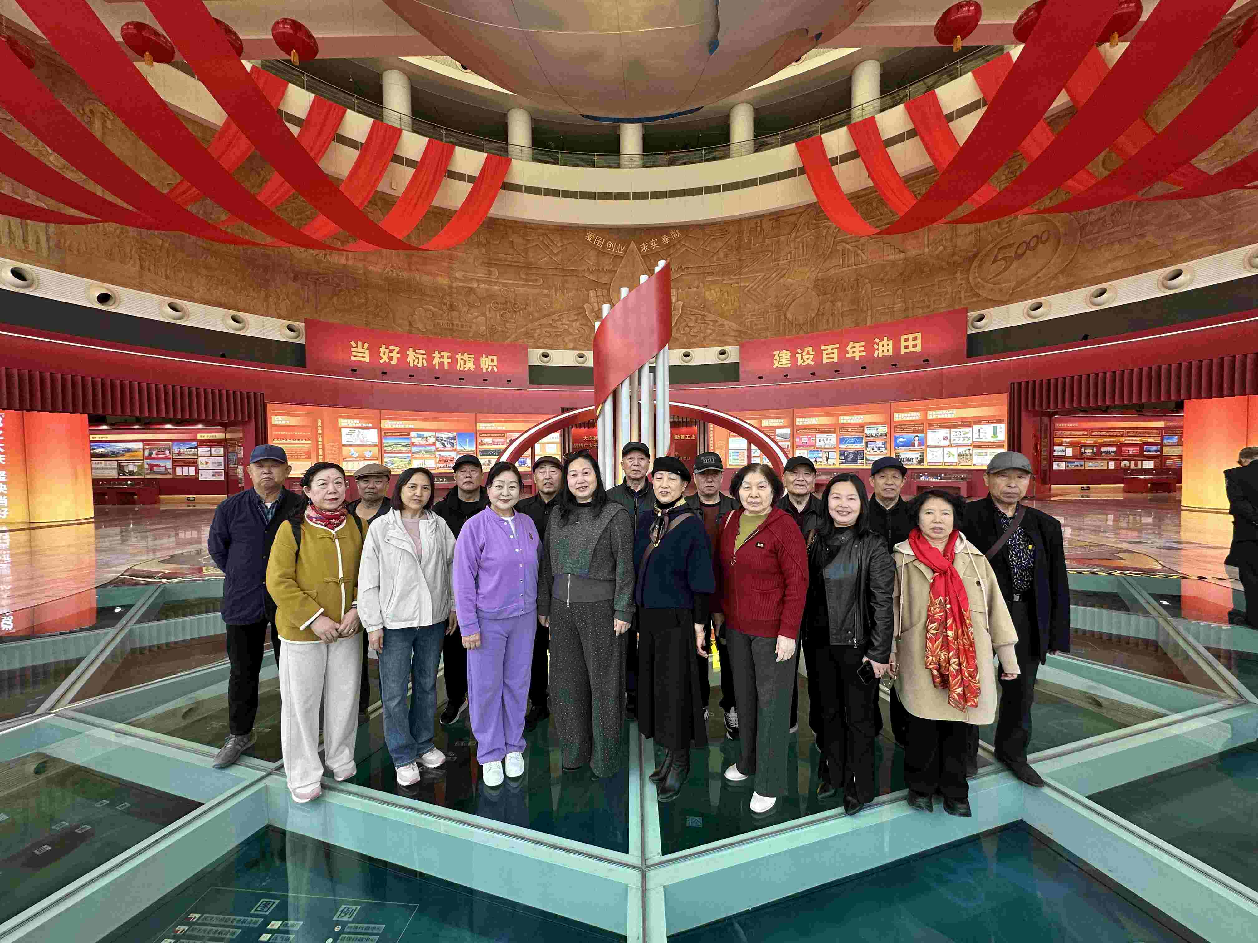 中国石油大庆油田试油试采分公司关工委开展主题参观活动
