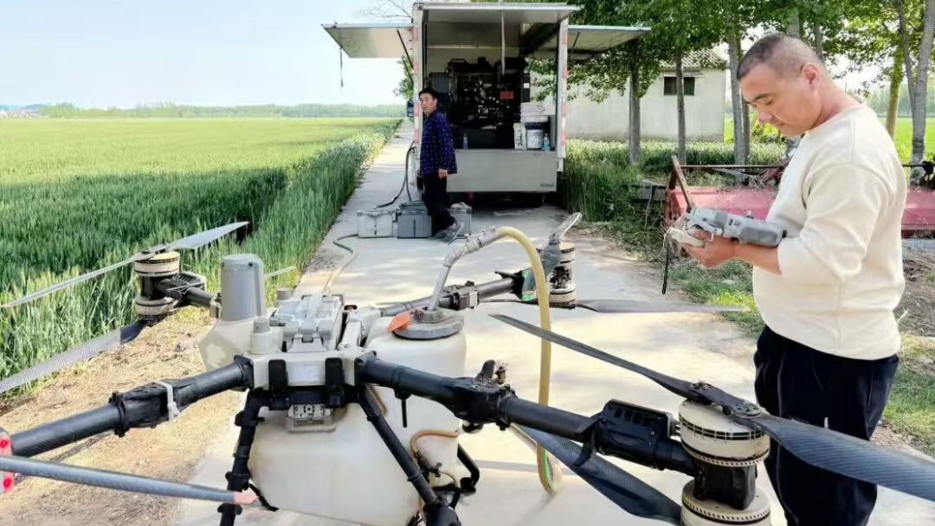 江苏省徐州市铜山区关工委：高科技为夏粮丰产丰收插上翅膀