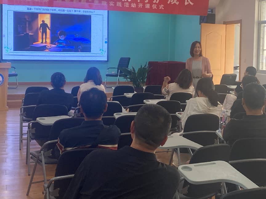 专业指导 协同育人——江苏省丹阳市关工委“五老”宣讲员开展家庭教育专题辅导讲座