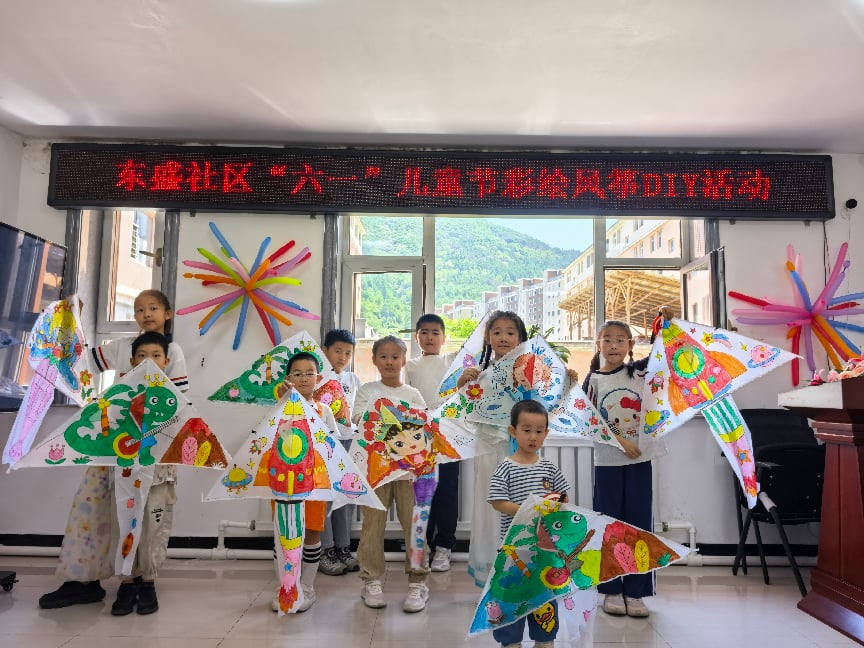 “童”绘风筝 乐享六一——吉林省临江市兴隆街道东盛社区关工委开展“六一”儿童节彩绘风筝DIY活动