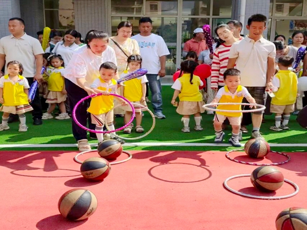 夏日瓜瓜乐 童心趣满园——四川省凉山州宁南县第五幼儿园关工委开展“六一”西瓜主题派对