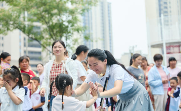 江西省抚州市崇仁县：开展阅读节暨六一亲子活动