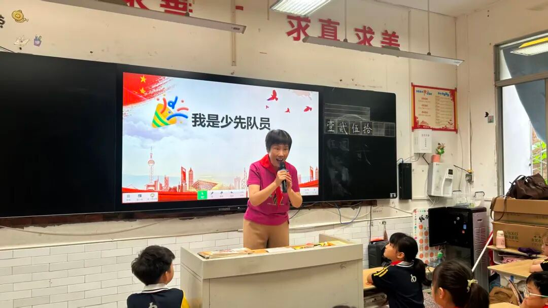 四川省南充市高坪区第一小学举行2026年“六一”分批入队仪式