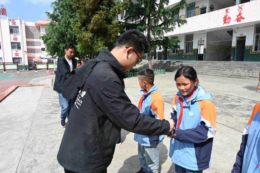 四川省凉山州昭觉县2026年“宇朵”奖学金颁奖仪式圆满举行