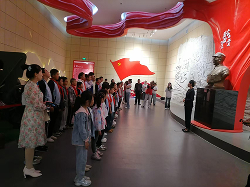 黑龙江省穆棱市河西镇中心小学开展“触摸抗联历史文物 点亮留守儿童红色梦想”研学活动