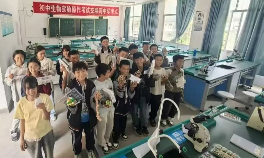 四川省凉山州布拖县交际河中学关工委开展期末益智数游积分兑换暨抽奖活动