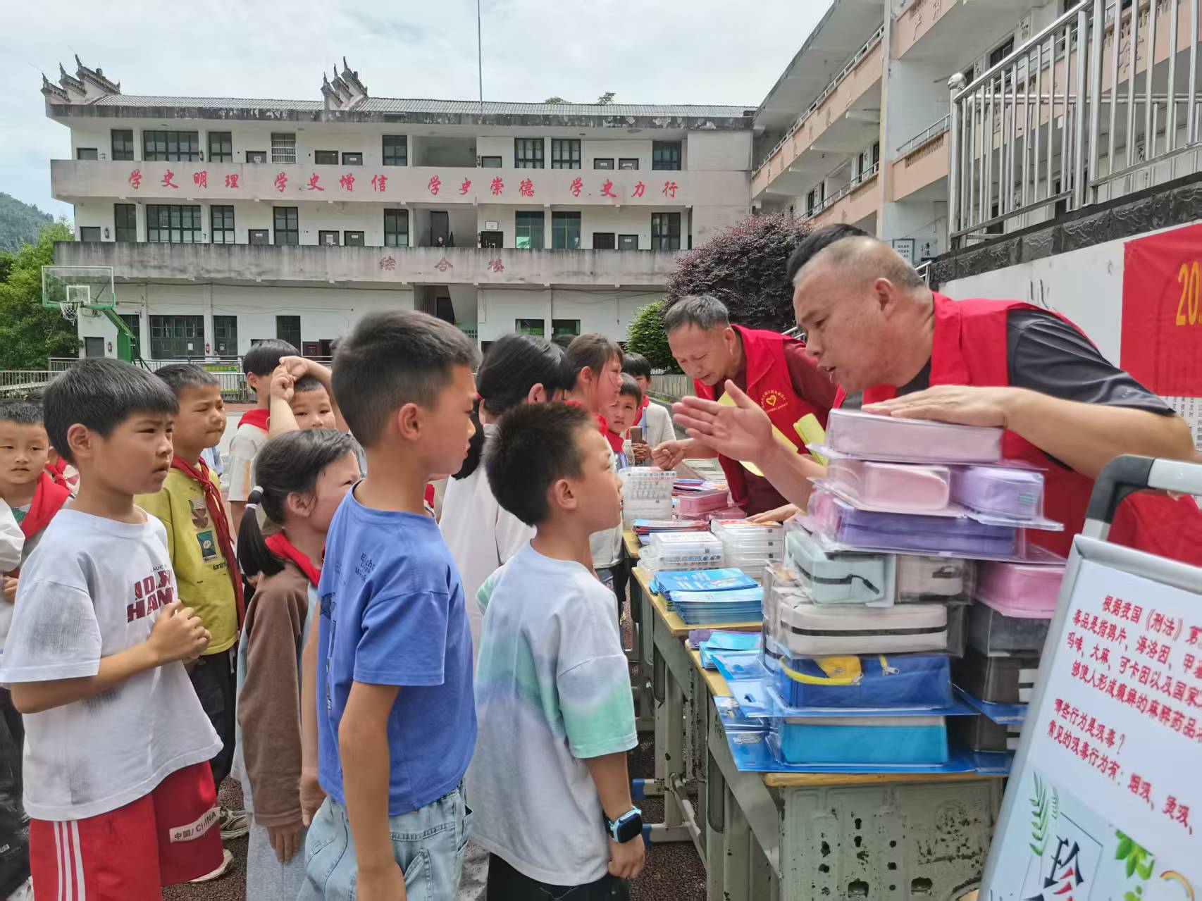 科普进校园 科技伴成长——湖南省吉首市社塘坡学校关工委助力青少年科学启蒙