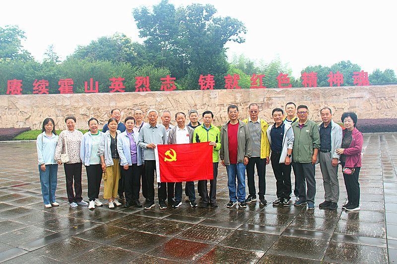 江苏省南京市玄武区梅园新村街道太平门社区关工委举办非遗宋锦手工体验活动