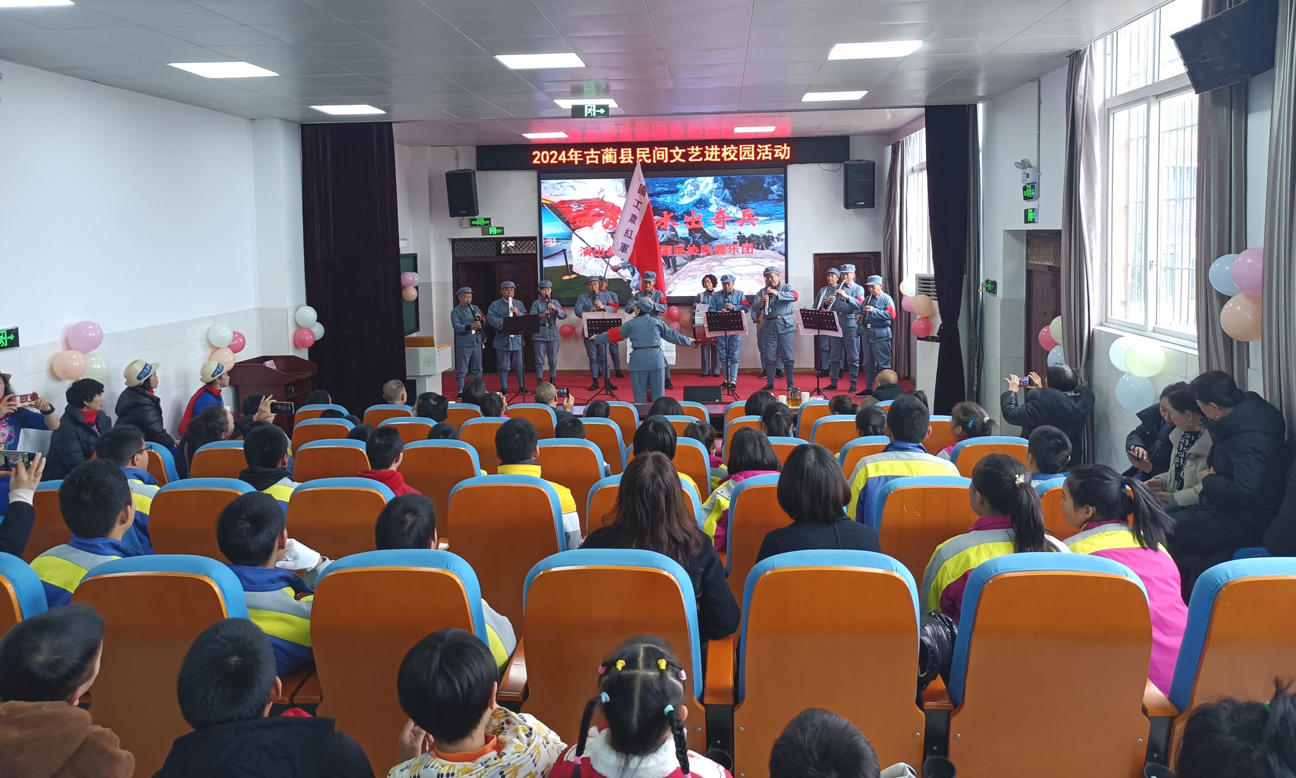 泸州市古蔺县教体局关工委到特校开展慰问活动