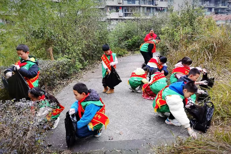 传承雷锋精神  争当小小雷锋 ——四川省自贡市高新区悦景社区关工委开展学雷锋主题教育活动