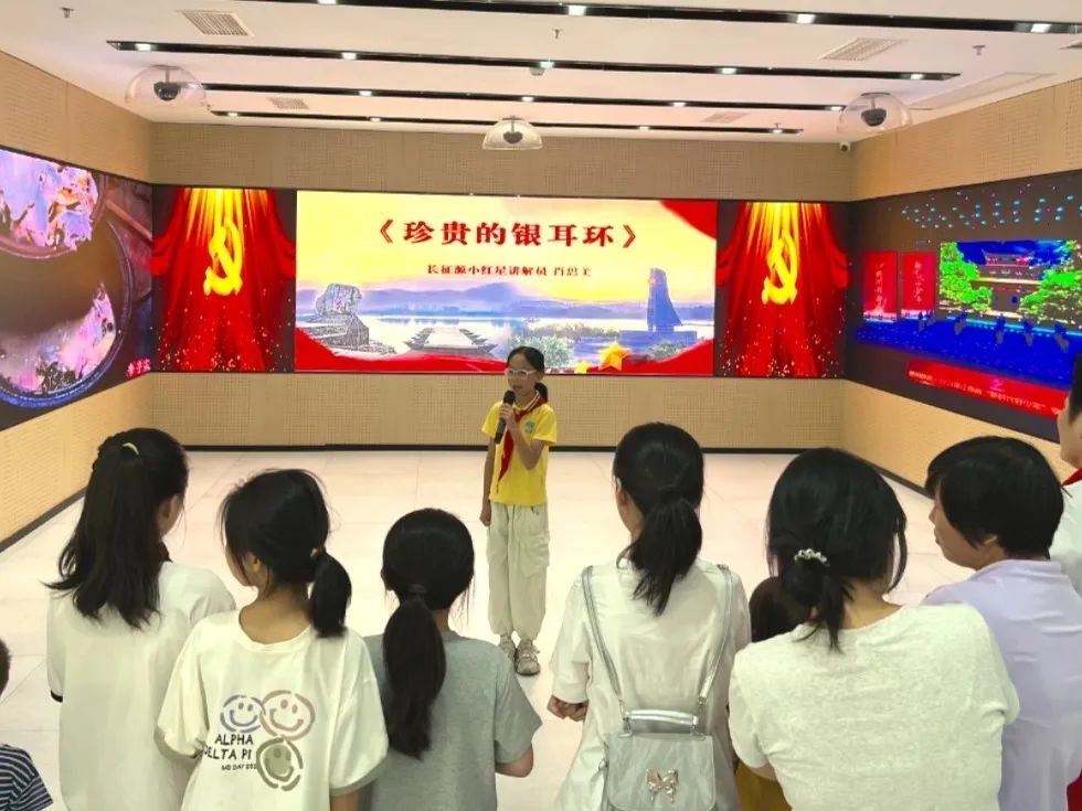 江西省赣州市于都县“文明集市”志愿服务活动：宣讲传信念，手工展巧思