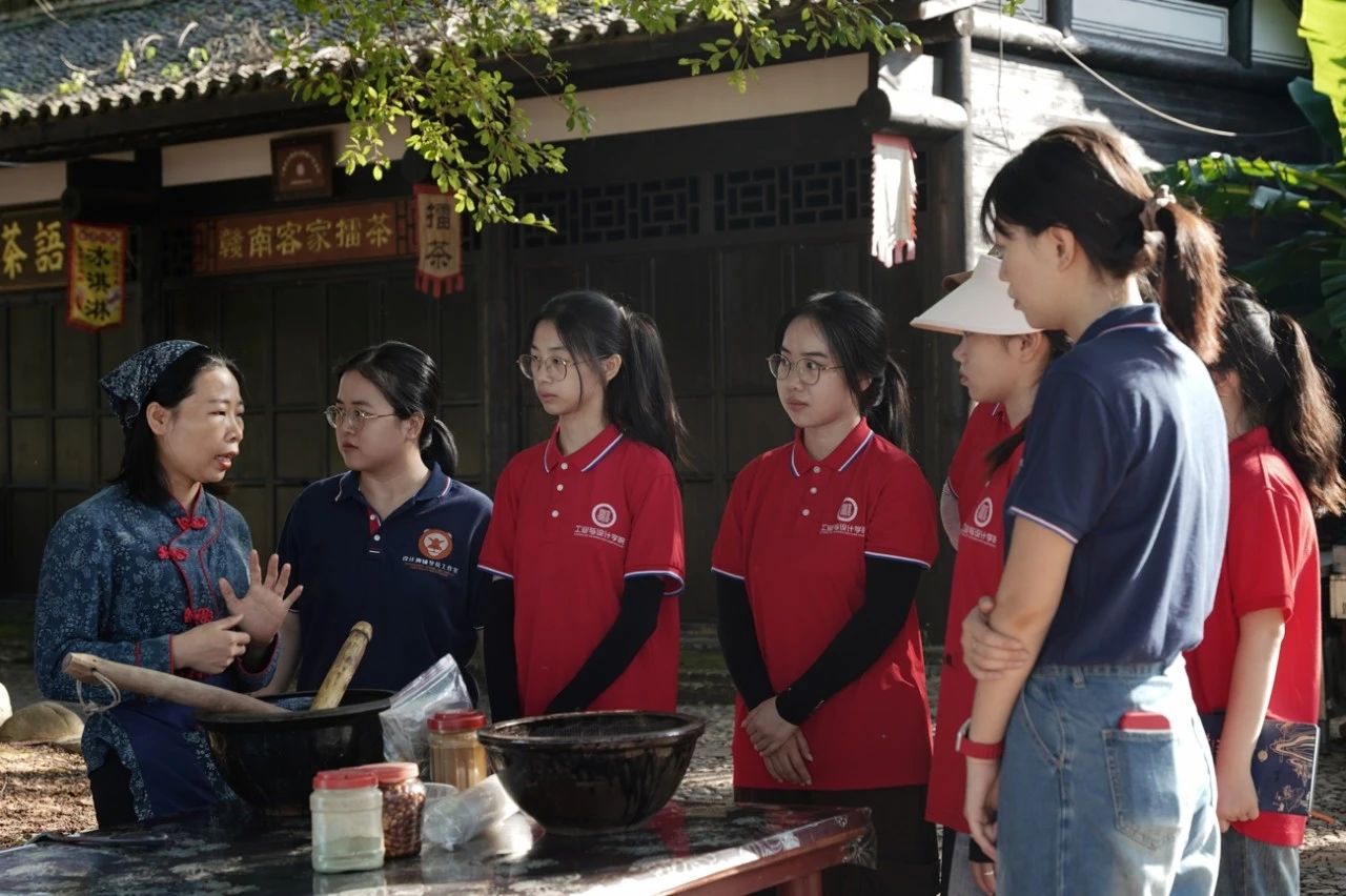 多所高校“三下乡”服务队齐聚江西省赣州市于都县寒信村关工委开展实践活动