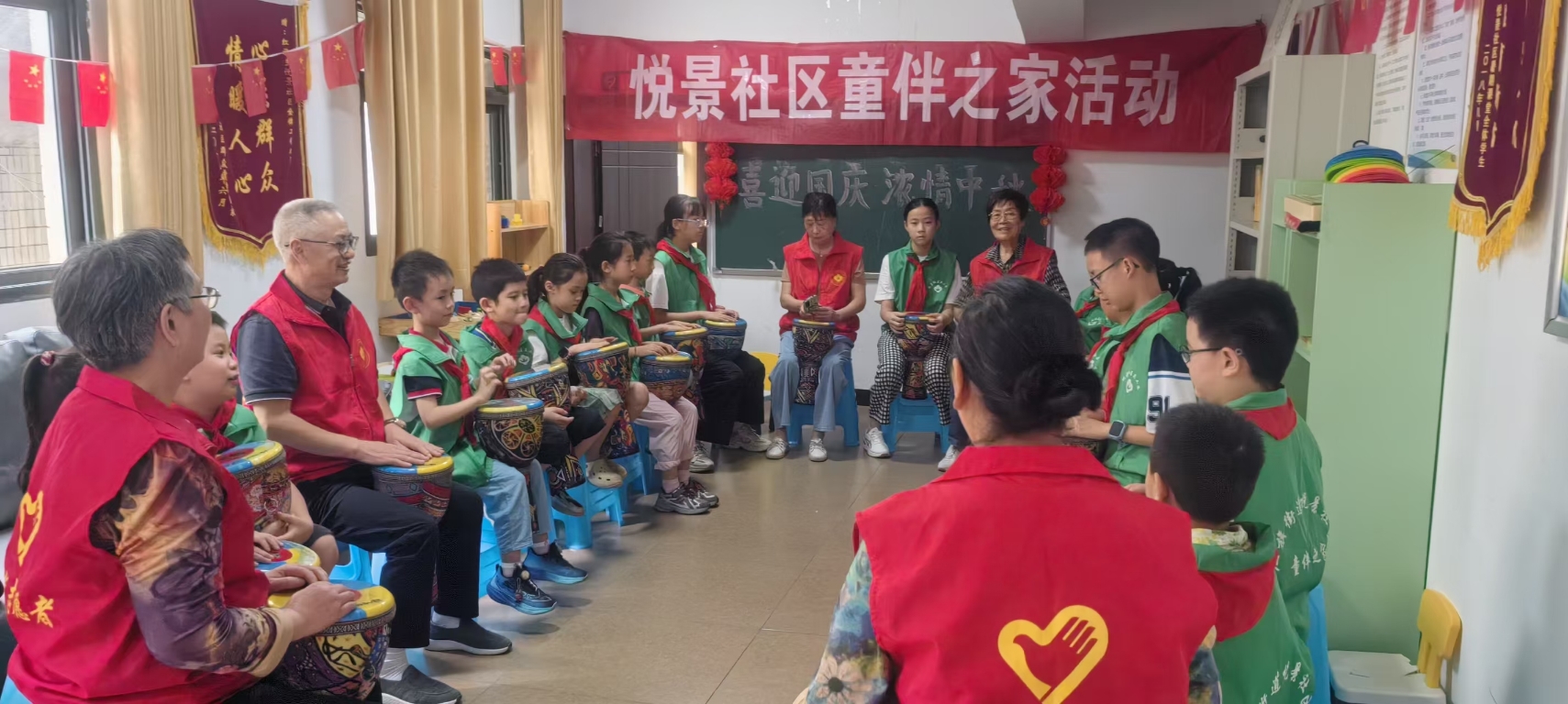 四川省自贡市高新区悦景社区关工委 五老与孩子们喜迎国庆 浓情中秋
