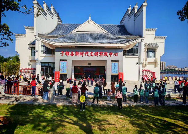 江西省赣州市于都县举办秋季“文明集市”志愿服务活动