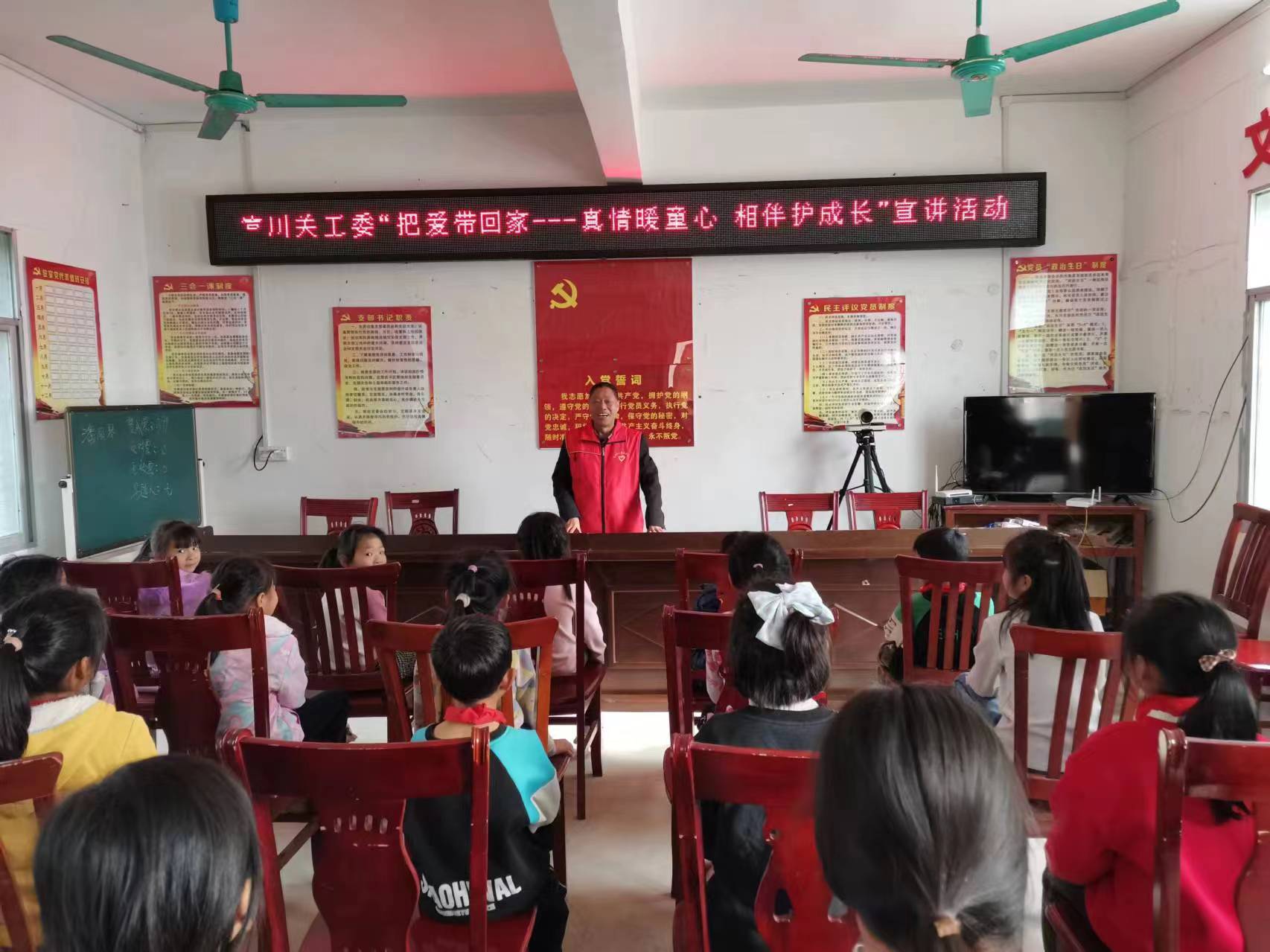 “把爱带回家 温馨过大年”——广西壮族自治区贺州市富川金晖志愿服务队开展新春送温暖系列活动