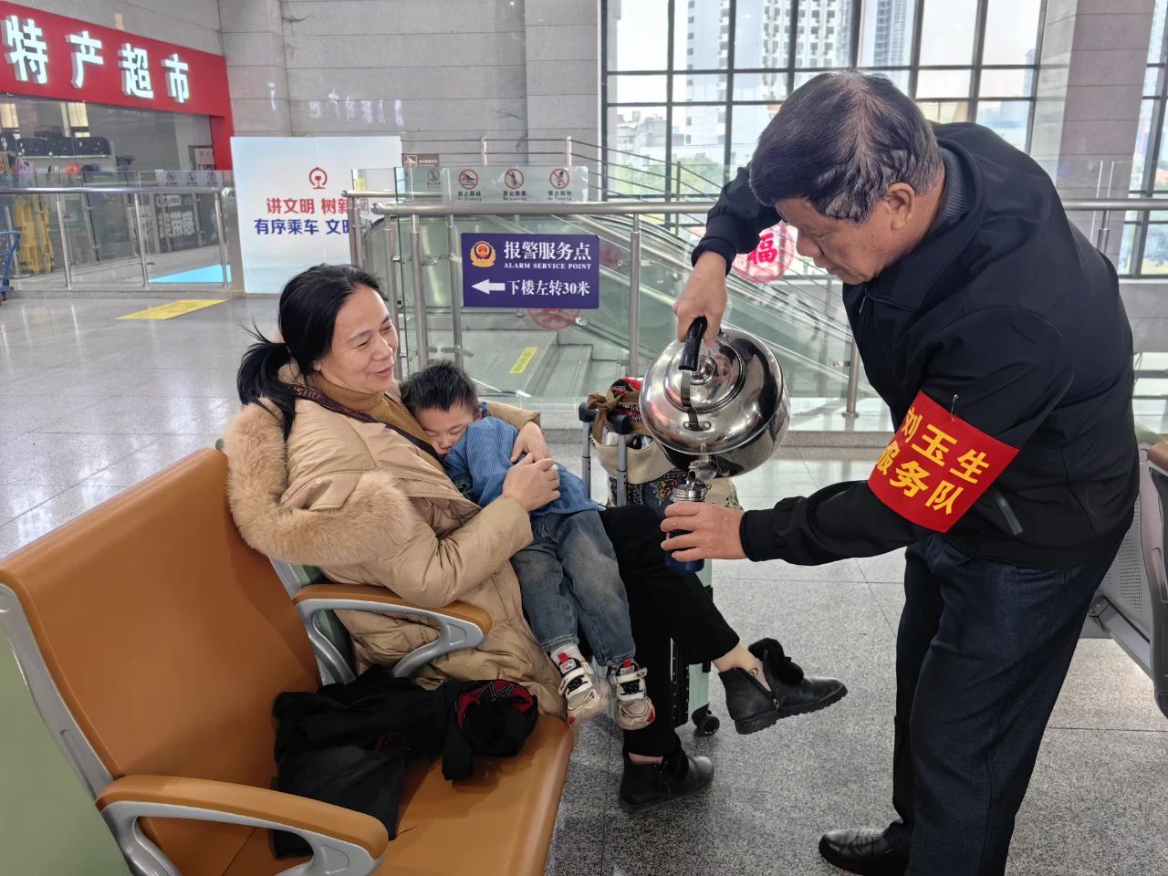 退休不褪色，春运勇担当——记中国铁路南宁局“五老”刘玉生