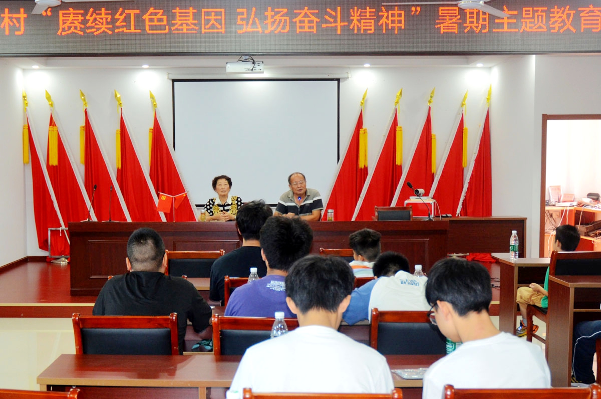 银发映初心！高温下的关工宣讲人用赤诚传递红色力量