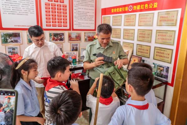 浙江省杭州市富阳区“五老”风采陈为民：从军装绿到志愿红的家国情怀