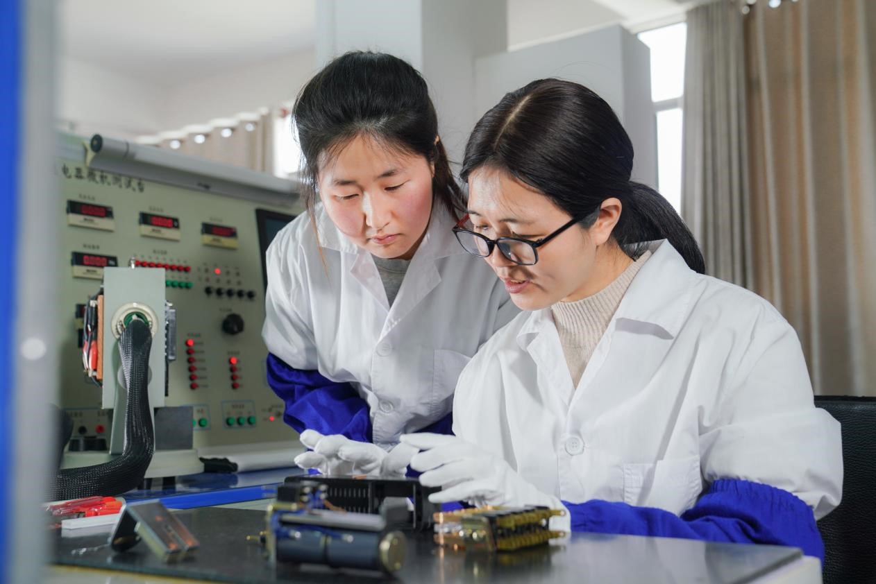 银发传薪火 巾帼守平安——中国铁路南宁电务段检修车间女职工集体的匠心传承之路