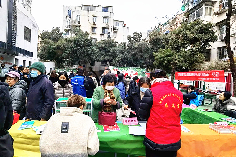 1707001324776883.jpg 江苏省南京市玄武区香铺营社区关工委联合开展“迎新春”彩虹集市广场活动 (1).jpg