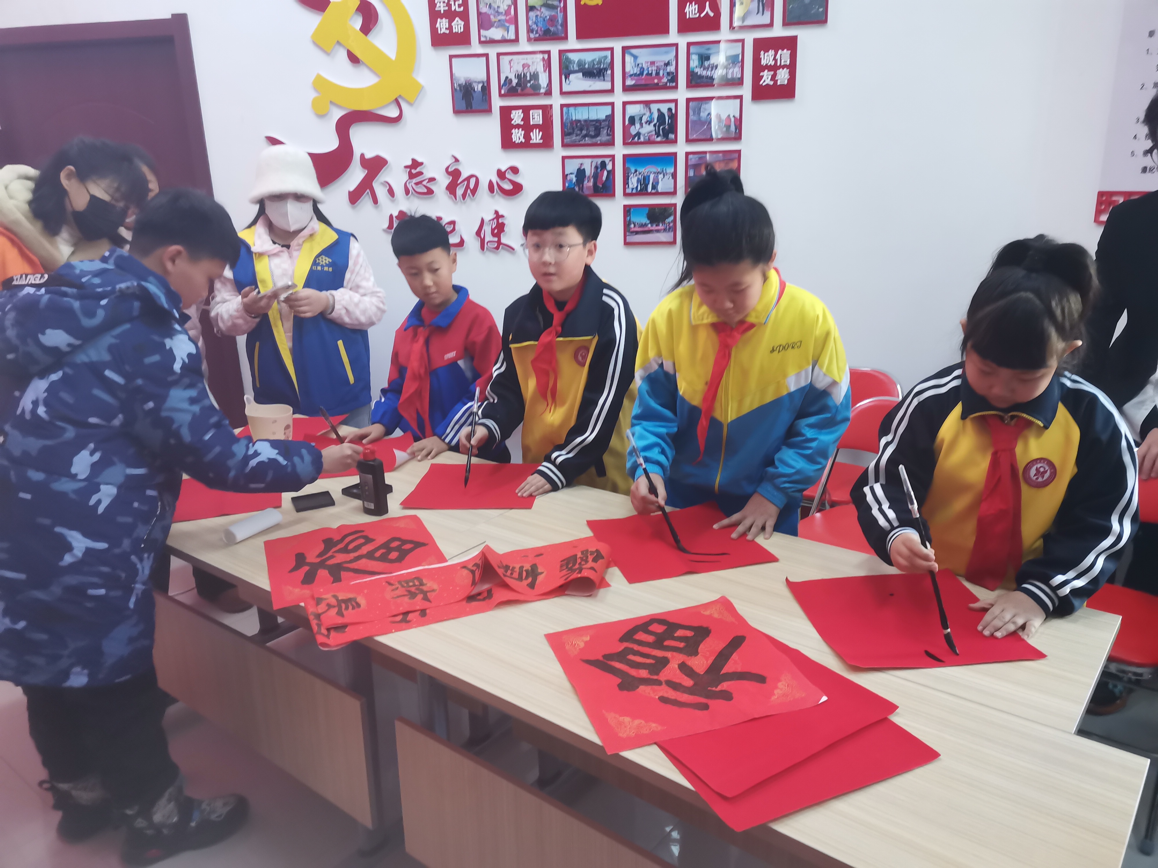 红岗区杏南街道红杏社区关工小组开展“扫黄打非”自检自查、店内清查专项行动 (2).jpg