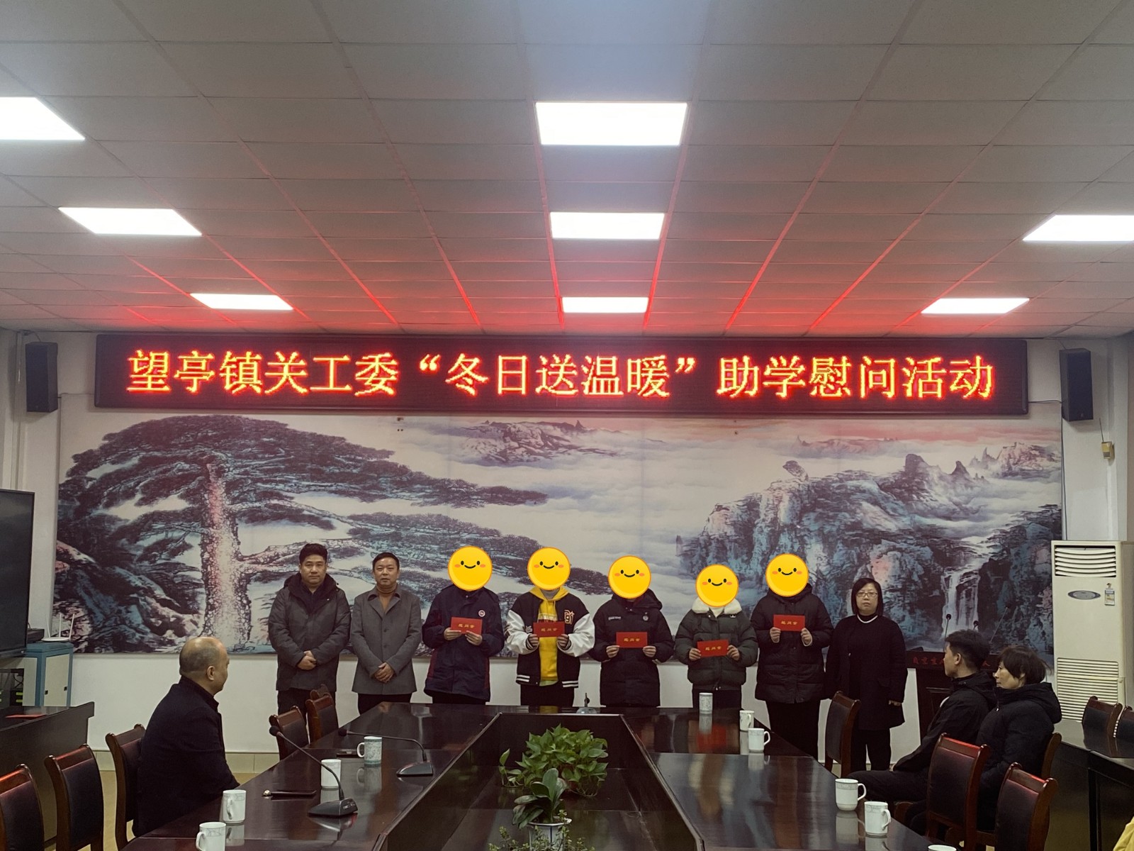 1707014917832189.jpg 中学慰问2_副本.jpg