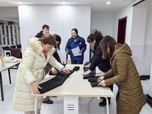 合肥市包河区烟墩街道清水冲社区关工委开展“幸福港湾 为爱护航”—巾帼收纳技能比赛 (2).jpg