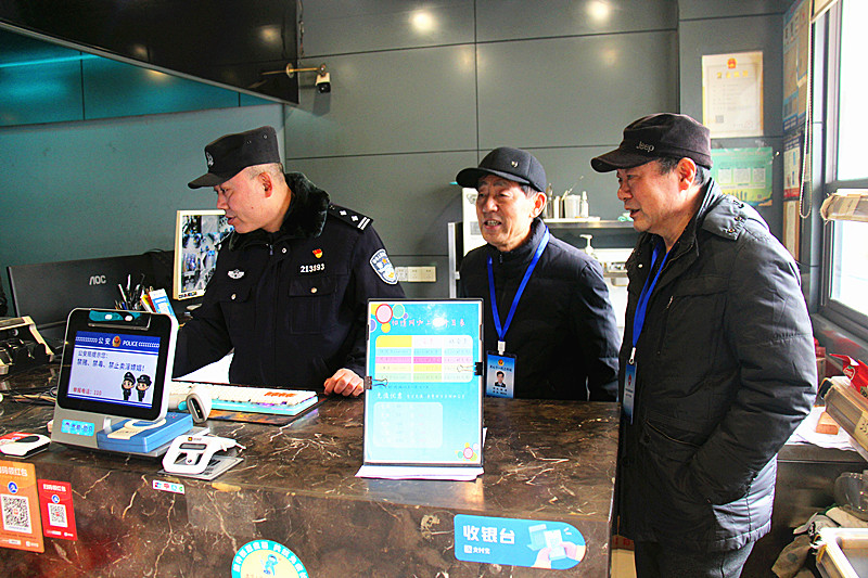 1707177627750099.jpg 玄武湖街道关工委联合组织“五老”开展寒假网吧巡查,营造文明上网环境(1).jpg