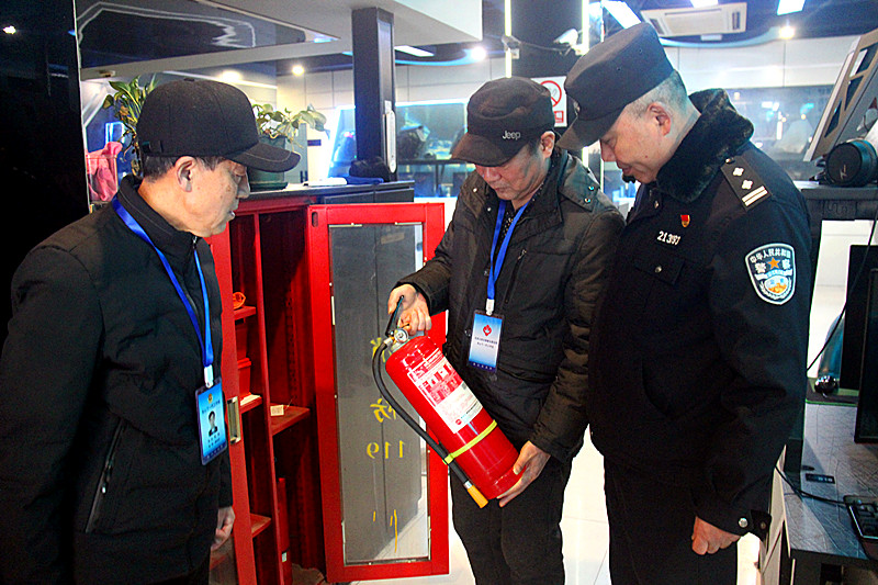 1707177669218971.jpg 玄武湖街道关工委联合组织“五老”开展寒假网吧巡查,营造文明上网环境(7).jpg