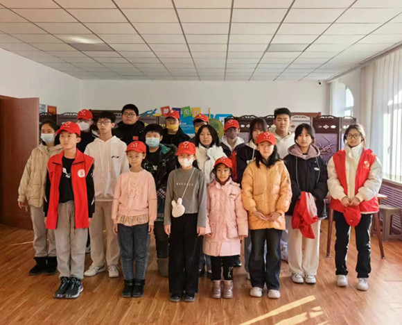 元宝山区西城街道王府社区欢度寒假 运动“童”行活动照片1_副本.jpg