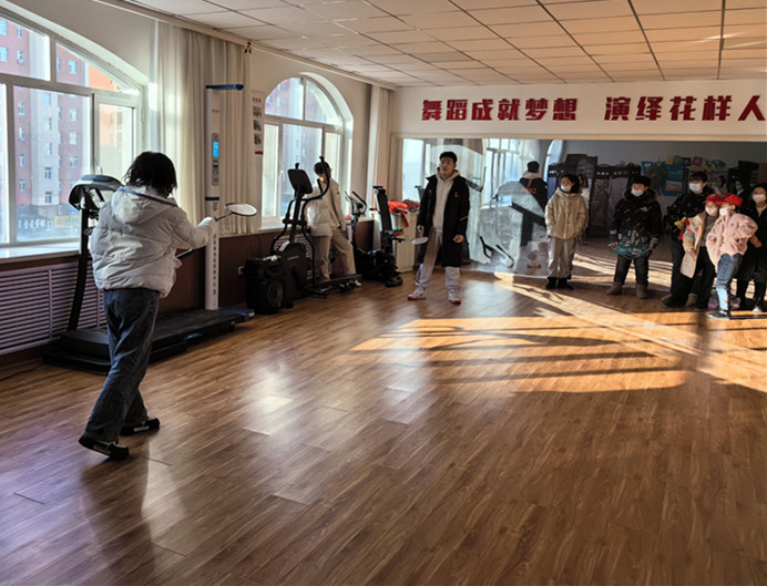 元宝山区西城街道王府社区欢度寒假 运动“童”行活动照片6_副本.jpg