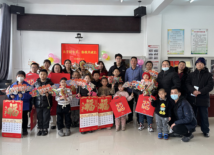 元宝山区西城街道如意西社区“大手牵小手 你我共成长”活动照片1_副本.jpg
