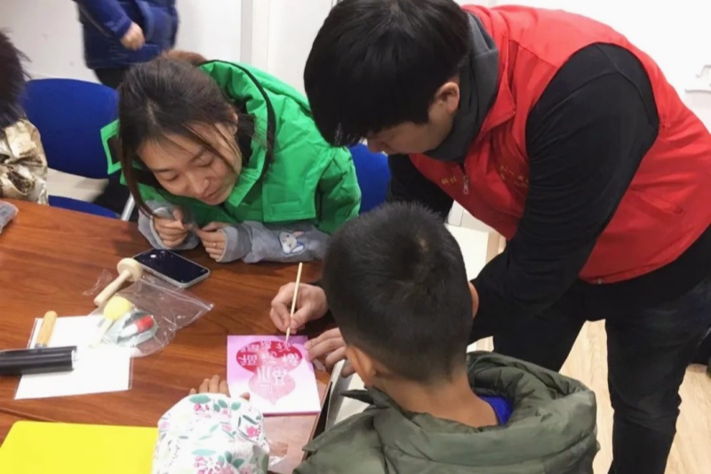 江苏省南京市玄武区梅园新村街道关工委联合开展“年画拓印喜迎新年”特色科普活动(1).jpg