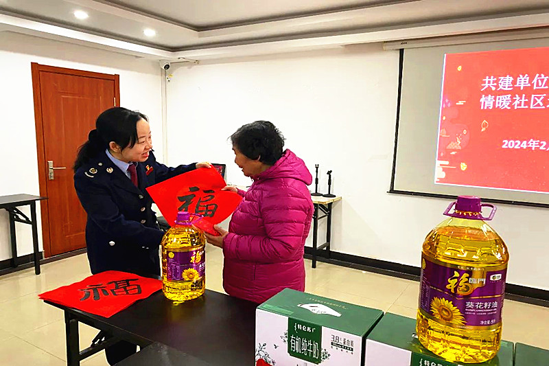 1708046289379162.jpg 江苏省南京市玄武区大石桥社区关工委联合开展新春走访慰问活动(1) (3).jpg